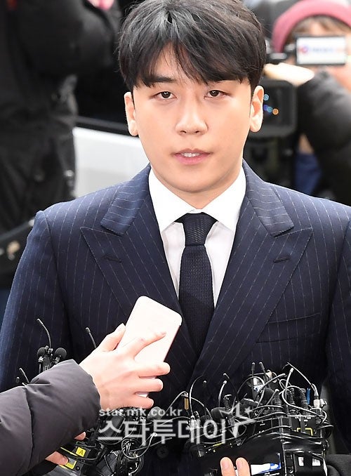 Seungri saat mendatangi kantor polisi pada 14 Maret 2019.