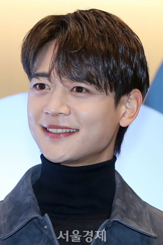더쿠 - 실시간 주류행사 참석한 샤이니 민호 기사사진