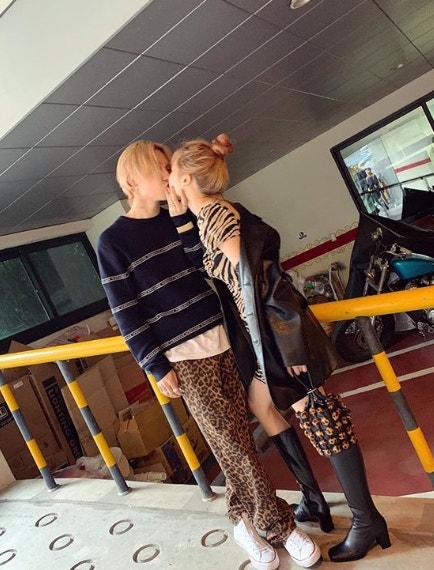 ​현아♥이던, 커플만 가능한 리얼 키스..거침없는 애정 표현 | 인스티즈