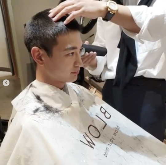 ミンホ年11月15日除隊 Shineeミンホ Infiniteドンウ 本日 4 15 非公開で同時入隊 人間翻訳機の雑食サイト