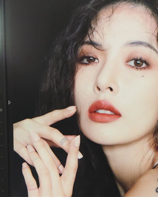 현아, 남친 이던과 소속사 퇴출 논란 12일만에 첫 근황 공개 | 인스티즈