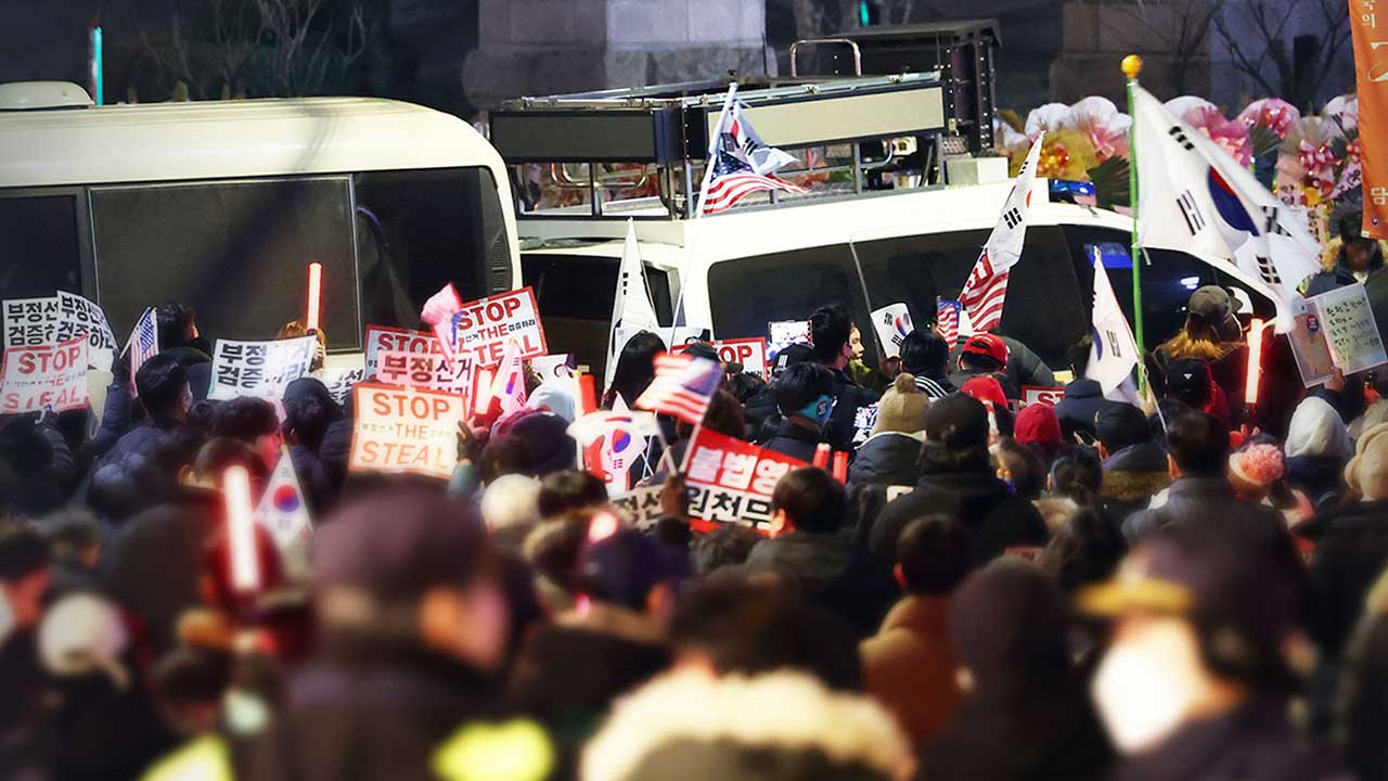 [정보/소식] 폭동 세력 "다음은 헌법재판소" 공격 예고폭력 사태 막으려면 "엄벌해야" | 인스티즈