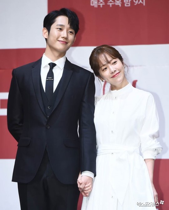 the-press-conference-one-sping-night-han-ji-min-and-jung-hae-in