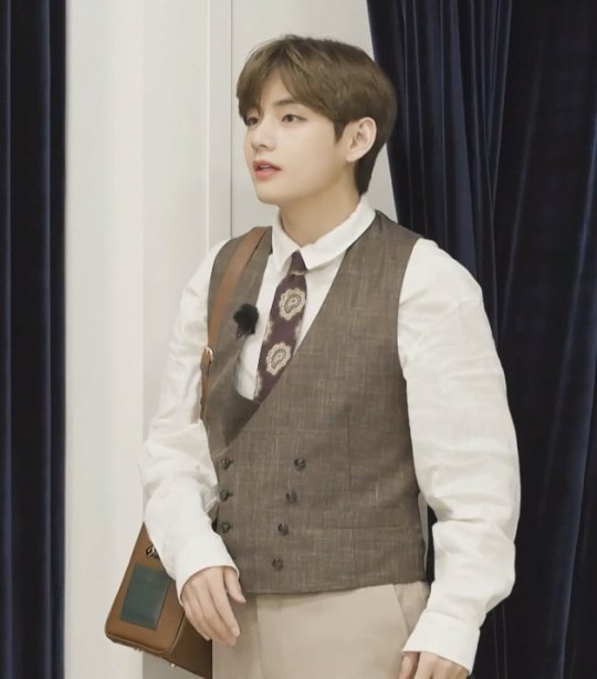 BTS star V's unstructured two-button coat will burn a hole in your pocket,  costs a whopping Rs 93,500