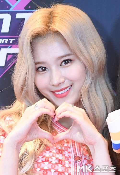 Sana Twice akan menjalani karantina mandiri.