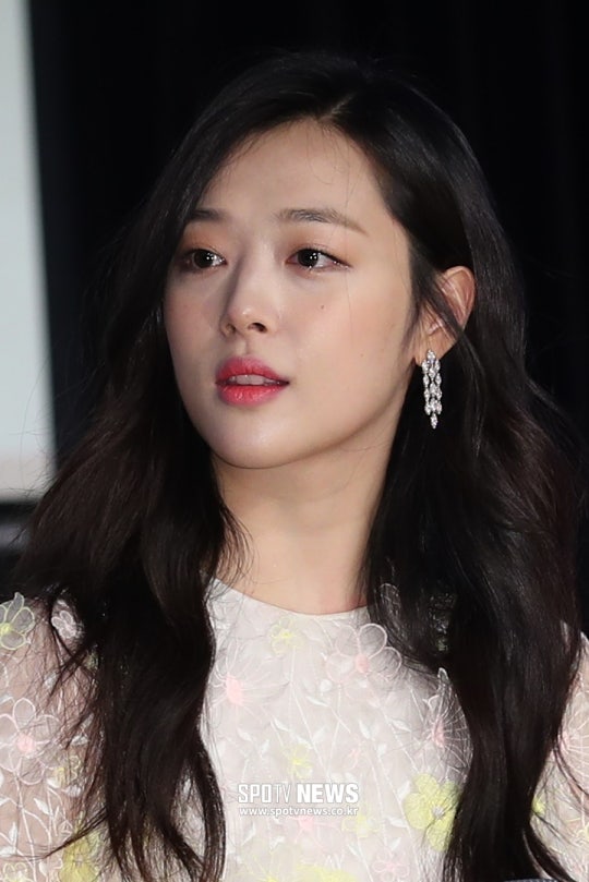 故설리, 심경 담은 메모 발견…경찰 "내용은 공개불가" 현장감식 종료 | 인스티즈