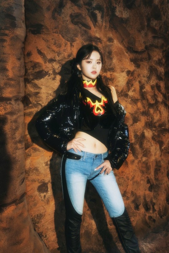 EVERGLOW member