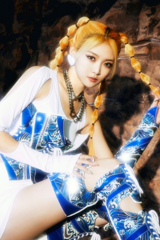 EVERGLOW member