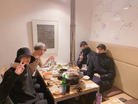 97'li idoller Mingyu, Jungkook, Yugyeom ve Cha Eunwoo birlikte yemek yedi