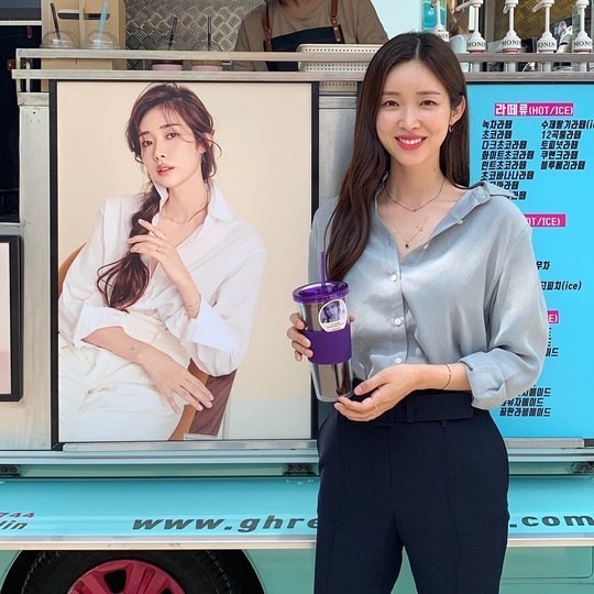 'Absolute Boyfriend' Cha Jung Won, presents sunny smile in front of coffee tea received