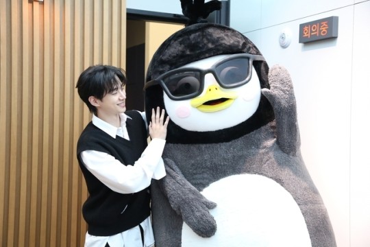 2PM Junho with Pengsoo