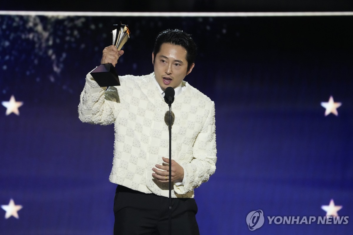 <b>스티븐</b> 연, 美크리틱스초이스 남우주연상…'성난사람들' <b>4관왕</b>(종합)