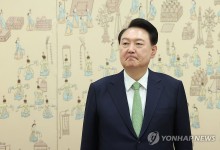"尹 지지율 3주연속 떨어진 30.2%…재작년 8월 이후 최저"[리얼미터]