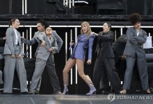 "스위프트, '해리스 그림자' 안 띄웠다"…여전히 지지 보류