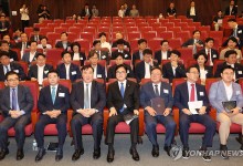 한중의원연맹 방중, 전인대 측과 회담…자오러지·왕이도 면담