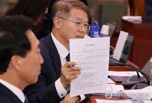 민주, '국감 중 골프' 민형배에 "엄중경고·윤리심판원 회부"