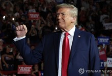 "트럼프 276석 승리"…이코노미스트지 예측모델도 뒤집혀