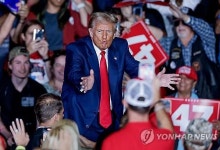 역대 최다 참여에 사전투표 불신하던 트럼프도 "사전투표하겠다"