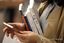 교보·예스24 '톱 10' 중 8~9개가 한강 작품[베스트셀러]