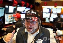 뉴욕증시, 반도체 불안과 트럼프 랠리 지속…다우 0.69%↑ 마감