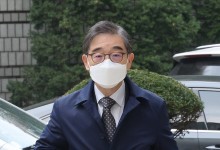 '대장동 고문' 권순일 전 대법관, 변호사법 첫재판 2분만에 끝