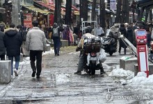 곳곳 영하권 추위로 '빙판길'…중부지방에 빗방울