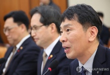 이복현 "금리·환율 변동성 대비…금융사 위기대응 면밀히 점검"