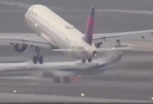 "스톱! 스톱!"…LA공항 활주로서 항공기 2대 충돌할 뻔