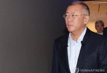 정의선 "퍼펙트스톰 맞아 비관적 태도 지양하고 기본기로 대응해야"