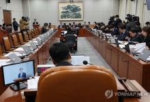 '尹방어권' 논란 인권위원 "野, 국민 겁박"…野 "뇌가 썩어"