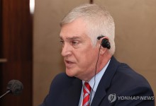 트럼프 측근 플라이츠 "北과 협상시 한미훈련 중단 고려할만"