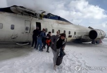 美여객기 불타고 뒤집혔는데…'사망 0명 기적' 어떻게 가능했나