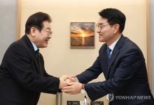 이재명 "함께 위기 극복" 박용진 "대의명분 앞 모든 것 털자"