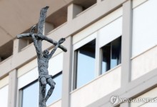 교황 최장기 입원 3주째…바티칸 "평온한 밤 보냈다"
