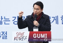 주말 거리에서 갈라진 정치권…與 "탄핵 무효" 野 "조속 파면"(종합)