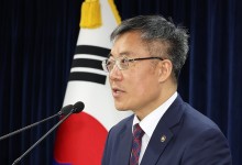 법무부 "퇴거불응 외국인에 적극 강제집행"…불체자 본국 송환