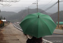 식목일에 전국 대부분 '요란한 비'…돌풍에 천둥·번개 동반