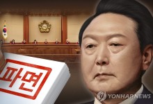 "尹 탄핵선고 결과 수용" 76.9％ "수용 않을 것" 17.4％[리얼미터]