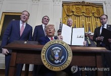 트럼프, 석탄 활성화 행정명령…"아름답고 깨끗하고 저렴"
