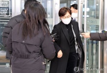 검찰, 靑수석 '이상직 의혹' 재판서 文사건 병합요청…법원 검토