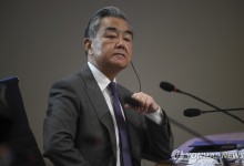 中왕이 "타협해 물러서면 불량배는 더 요구…다자무역 수호해야"