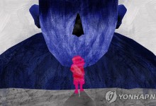 '찬물 욕조'서 의붓아들 숨지게 한 계모, 친자식은 불법 입양