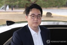 검찰총장, 전 민정수석과 비화폰 통화 의혹에 "사건 관련 아냐"