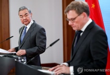 독일 외무, 中 왕이 면전서 희토류 수출통제 비판