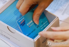소비쿠폰 첫날 은행 문 열기 전부터 대기…카드앱 '먹통'(종합)