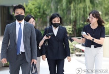 김건희특검, 수행비서 유경옥 前행정관 소환…건진·샤넬백 추궁