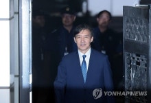 조국, 與 '신중행보' 주문에도 "비판 받으면서 뚜벅뚜벅 가겠다"