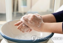 영유아 수족구병 유행 계속…"다 낫기 전엔 어린이집 등원 금물"