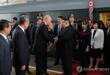 "김정은 뒤 단정한 차림 소녀"…김주애 외교무대 데뷔 외신 주목[中전승절]