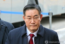내란특검, 신원식 전 안보실장 소환…계엄 전후 상황 파악